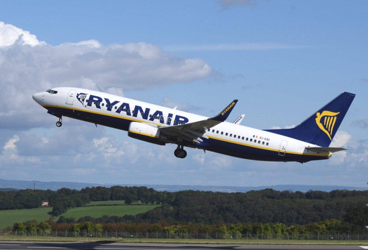 RyanAir [Wallpaper Flare]