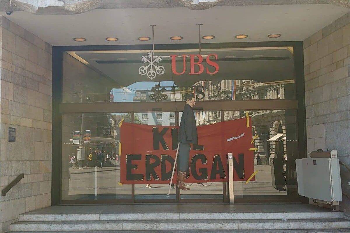 A group called the Zurich Revolutionary Strike Collective set fire to the Turkish flag and an effigy of Erdogan outside a bank in the Swiss city of Zurich on 14 June 2023 [MiddleEastMonitor]
