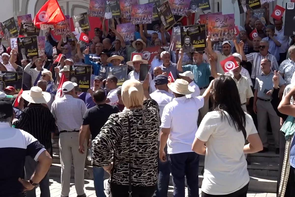 Tunisia: protest rejects President's policies and demands release of detainees