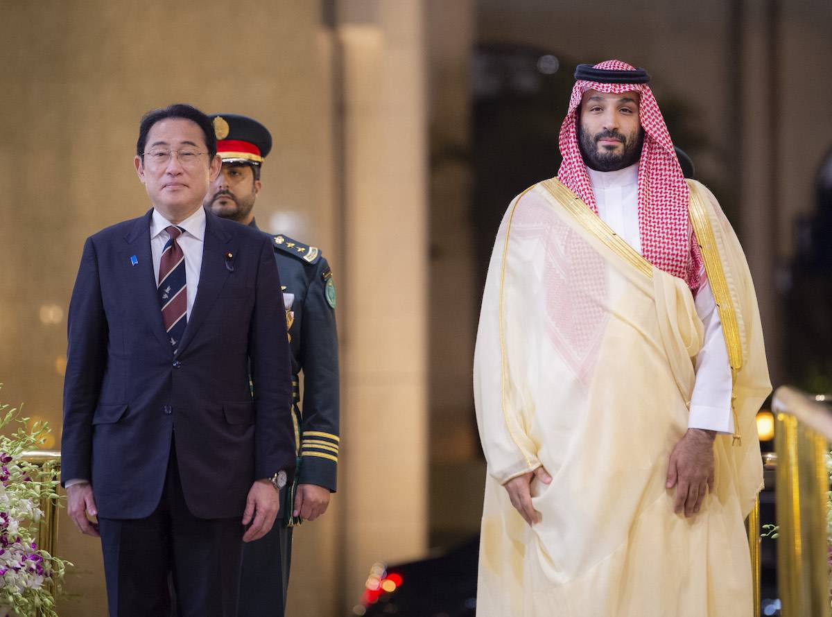 Saudi Arabian Crown Prince Mohammed bin Salman (R) welcomes Japan's Prime Minister Fumio Kishida (L) with an official ceremony in Jeddah, Saudi Arabia on July 16, 2023. [Royal Court of Saudi Arabia - Anadolu Agency]