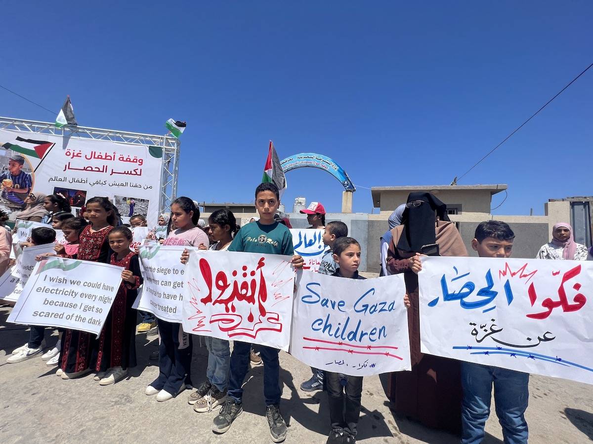 Palestinian children in Gaza take part in a protest calling for ending the siege on Gaza strip, on 17 July 2023 [Mohammed Asad/Middle East Montiror]