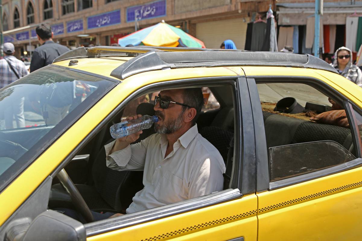 Dust storm disrupts life in southeastern Iran, sending over 700 people ...