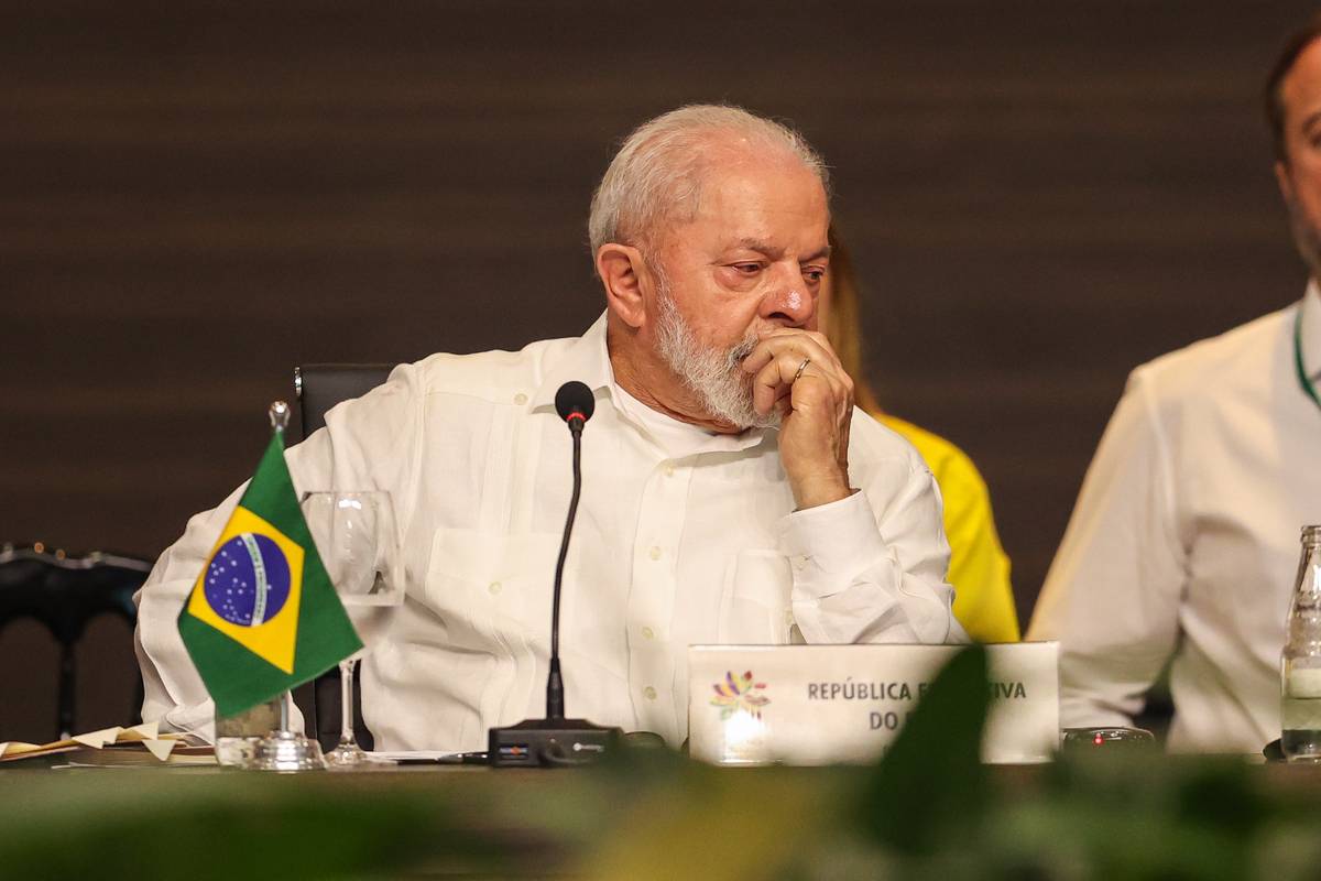 Brazil's President Luiz Inacio Lula da Silva (C) attends the Amazon Summit in Belem, Brazil on August 08, 2023 [Filipe Bispo Vale - Anadolu Agency]