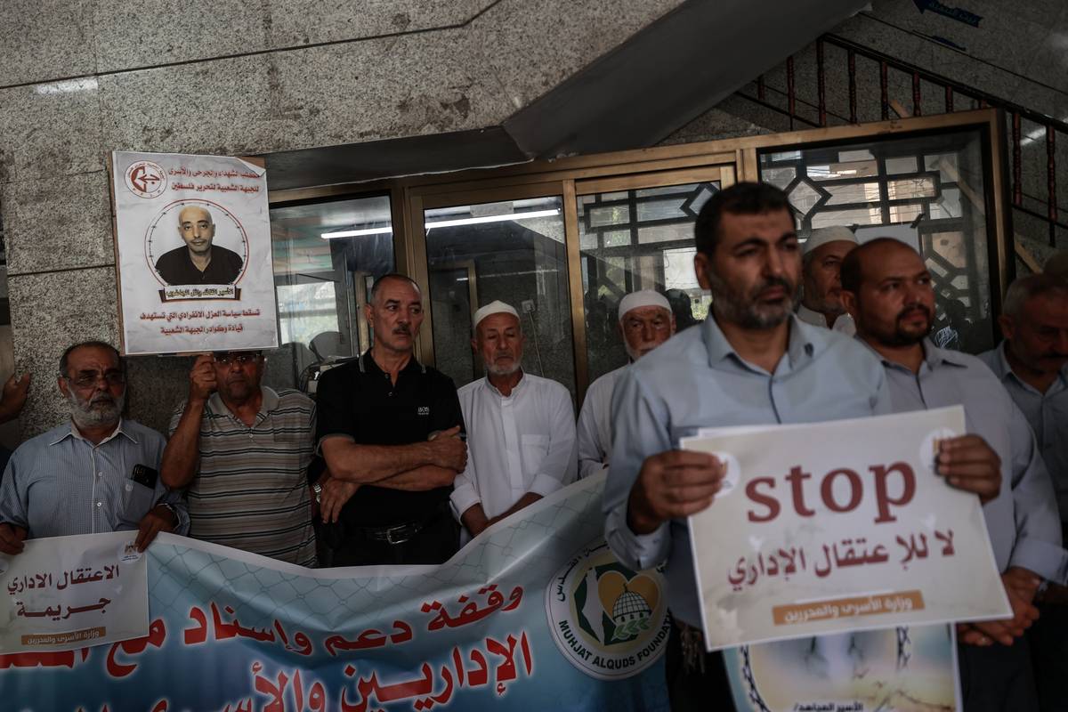 A group of Palestinians perform a demonstration in support of Palestinian detainees in Israeli prisons, carrying posters and photos of the detainees in Gaza City, Gaza on August 09, 2023. [Ali Jadallah - Anadolu Agency]