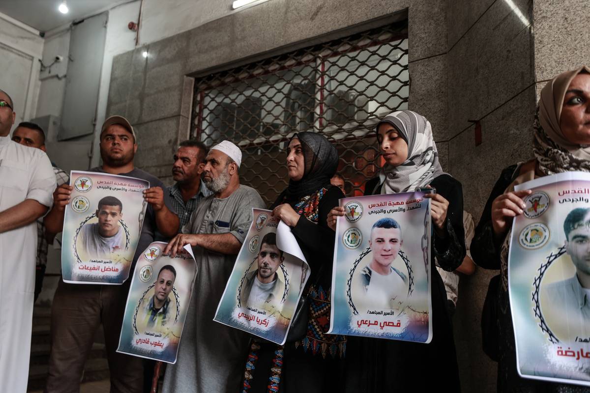 A group of Palestinians perform a demonstration in support of Palestinian detainees in Israeli prisons, carrying posters and photos of the detainees in Gaza City, Gaza on August 09, 2023. [Ali Jadallah - Anadolu Agency]