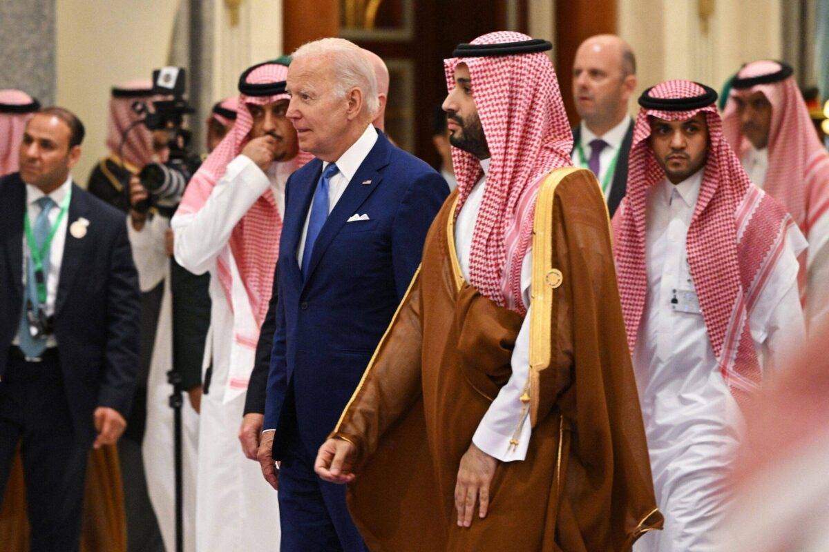 US President Joe Biden (L) and Saudi Crown Prince Mohammed bin Salman (R) in Saudi Arabia's Red Sea coastal city of Jeddah on July 16, 2022 [MANDEL NGAN/POOL/AFP via Getty Images]
