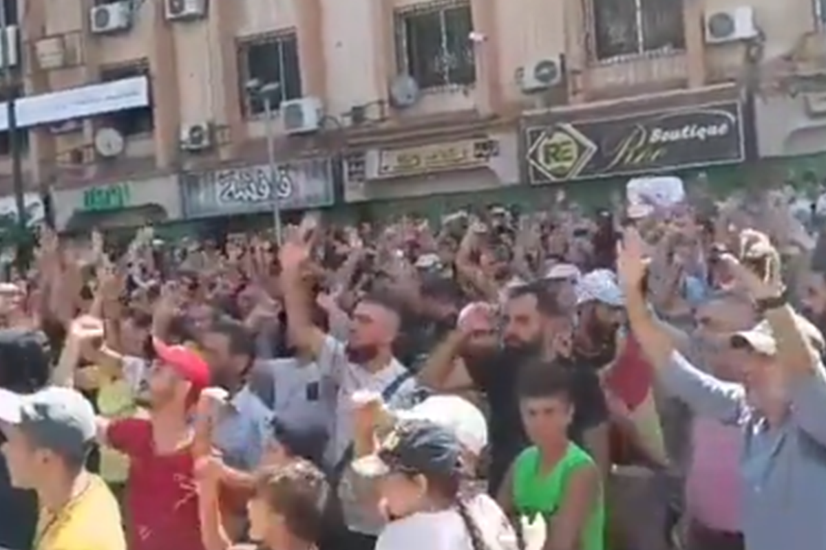 Crowds chanted slogans against the Syrian government in nearly a dozen towns and villages in the southern province of Sweida on 22 August 2023 [@sebusher/X]