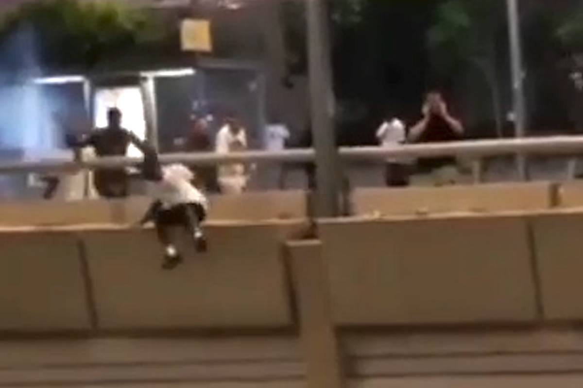 Israel: Ethiopian jumps off bridge after police chase during anti-racism protest