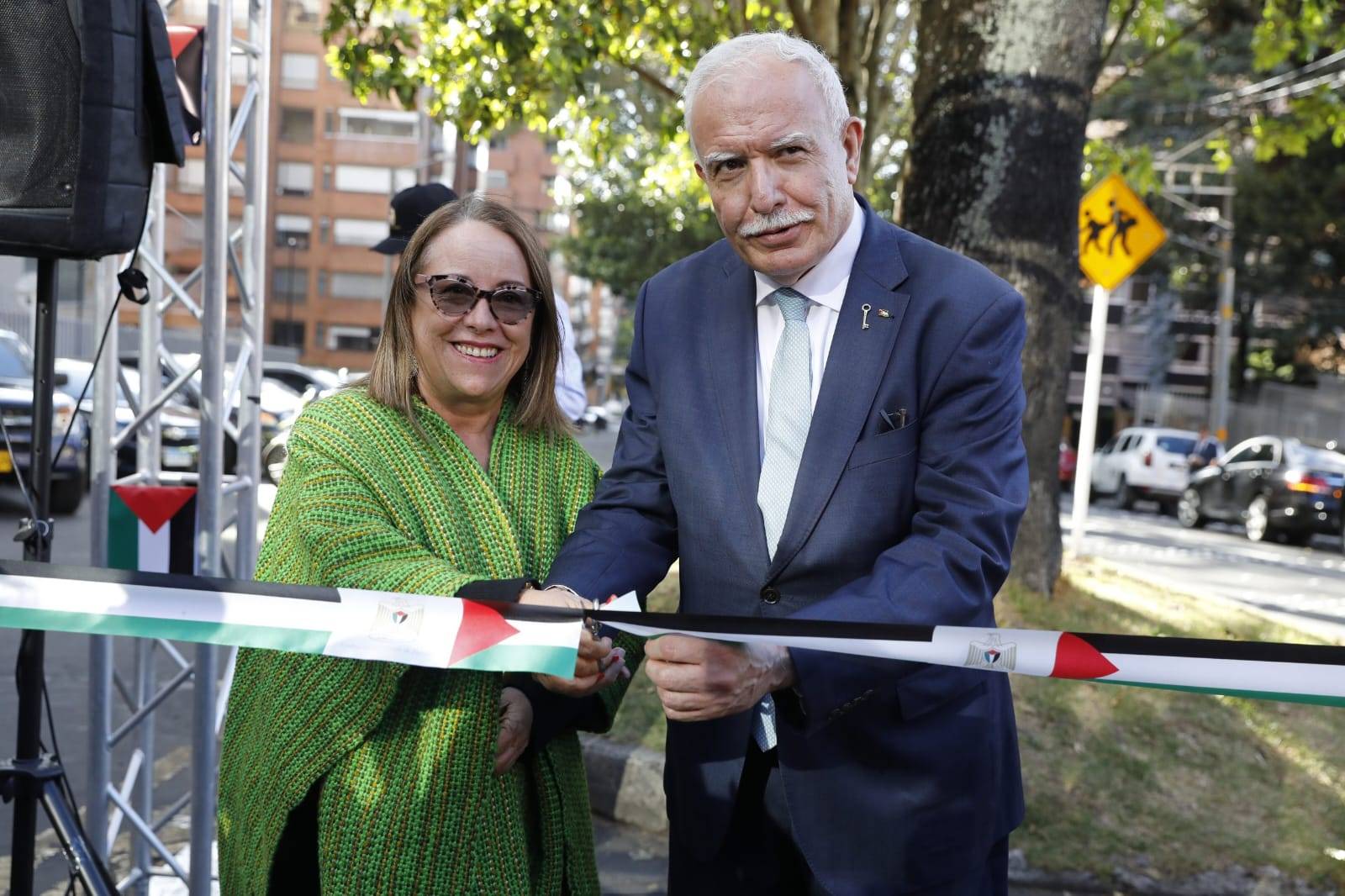 Palestinian Minister of Foreign Affairs and Expatriates of Palestine, Riyad Al-Maliki, and Bogota City Council member, Ana Teresa Bernal, inaugurate 'the State of Palestine' street in the Colombian city on 14 September 2023 [@ConcejoDeBogota/Twitter]
