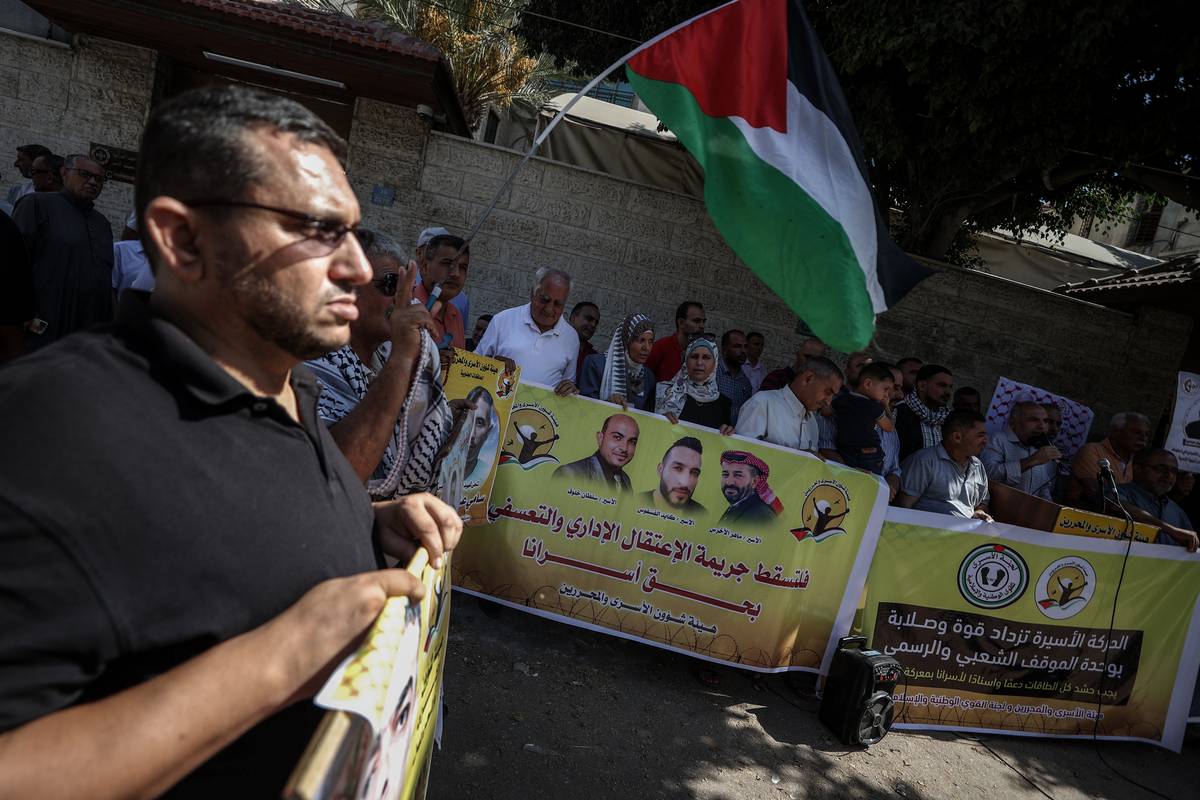 Palestinians, holding banners and photos of Palestinian prisoners, gather in front of the International Committee of the Red Cross (ICRC) to demonstration held in support of Palestinian prisoners in Israeli jails in Gaza City, Gaza on September 11, 2023 [Ali Jadallah - Anadolu Agency]