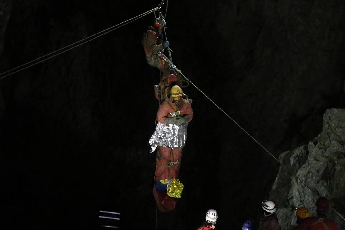 American explorer Mark Dickey trapped underground in a cave in Turkiye ...