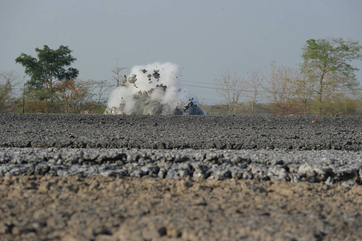 Java 5 E Mud Hot mud eruptions produce salt in Indonesia’s Central Java – Middle ...