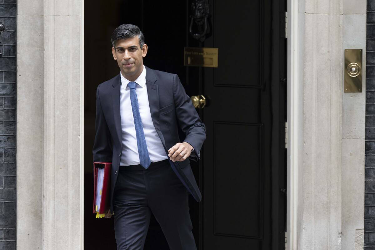 British Prime Minister Rishi Sunak departs 10 Downing Street in London, United Kingdom on September 13, 2023 [Raşid Necati Aslım/Anadolu Agency]