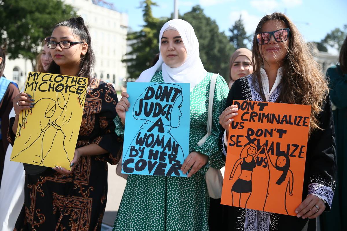 A group gathered in front of the French Embassy protests against the ban on abaya (long dress) in schools in France in Vienna, Austria on September 16, 2023 [Aşkın Kıyağan/Anadolu Agency]