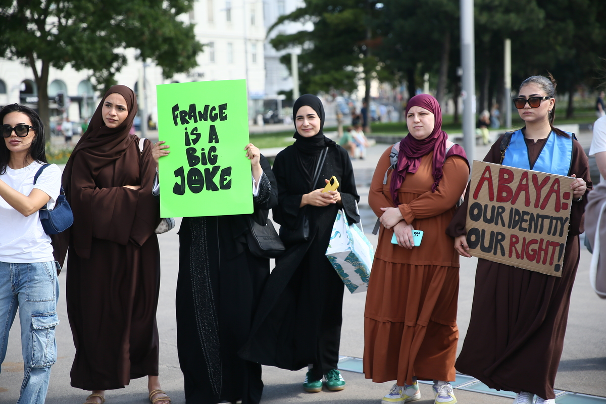 A group gathered in front of the French Embassy protests against the ban on abaya (long dress) in schools in France in Vienna, Austria on September 16, 2023 [Aşkın Kıyağan/Anadolu Agency]