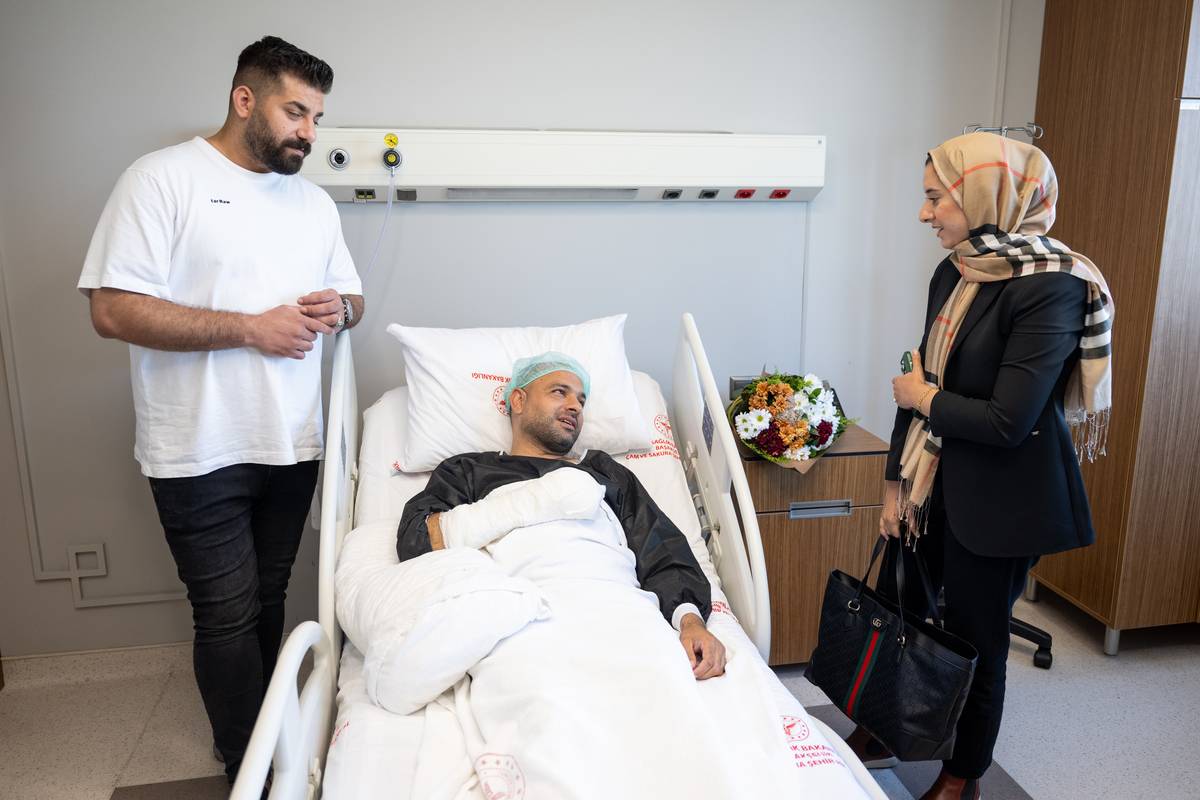 Ashraf Amra, photojournalist of Anadolu Agency (AA), who was wounded during the intervention of Israeli soldiers at a demonstration organized on the border of the Gaza Strip and came to Istanbul for further treatment, rests after undergoing surgery at Basaksehir Cam and Sakura City Hospital in Istanbul, Turkiye on September 19, 2023 [Cem HasretTekkeşinoğlu/Agency]