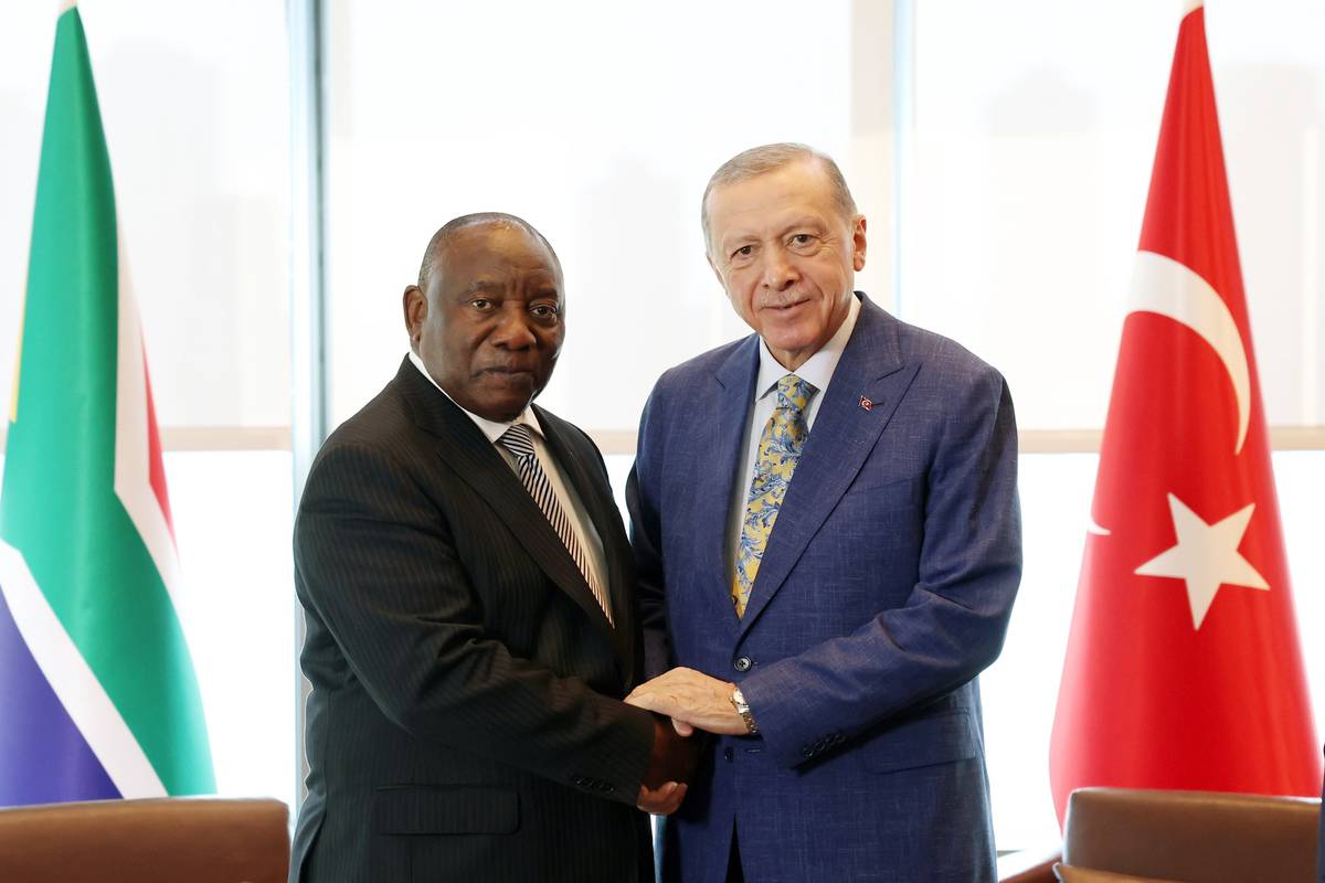 Turkish President Recep Tayyip Erdogan (R) and South African President Cyril Ramaphosa (L) hold a meeting at Turkish House in New York, United States on September 20, 2023 [Murat Kula/Anadolu Agency]