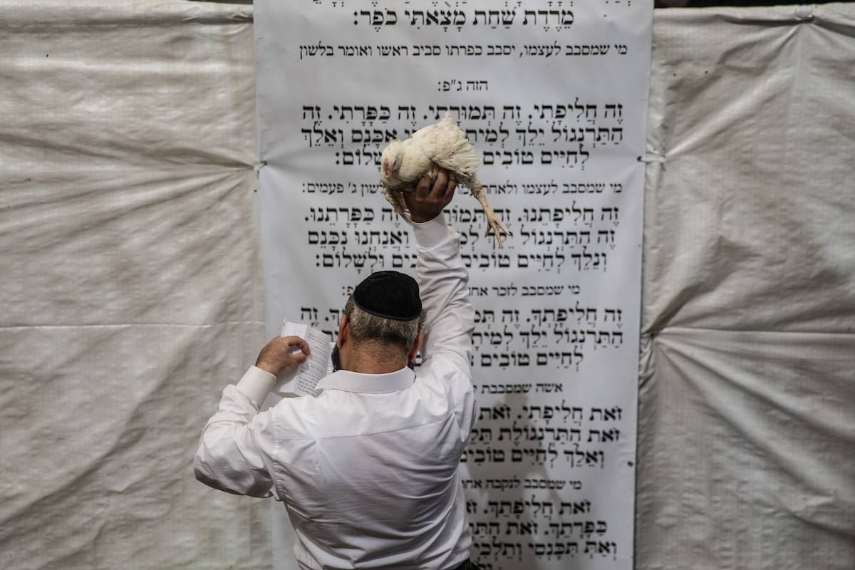 Kapporah Ritual Kapparot ritual in Jerusalem – Middle East Monitor