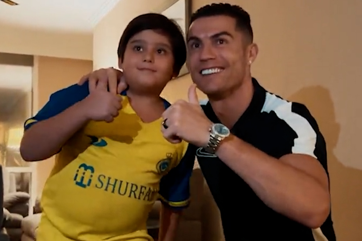 Thumbnail - Iran: Boy meets Ronaldo after viral crying video