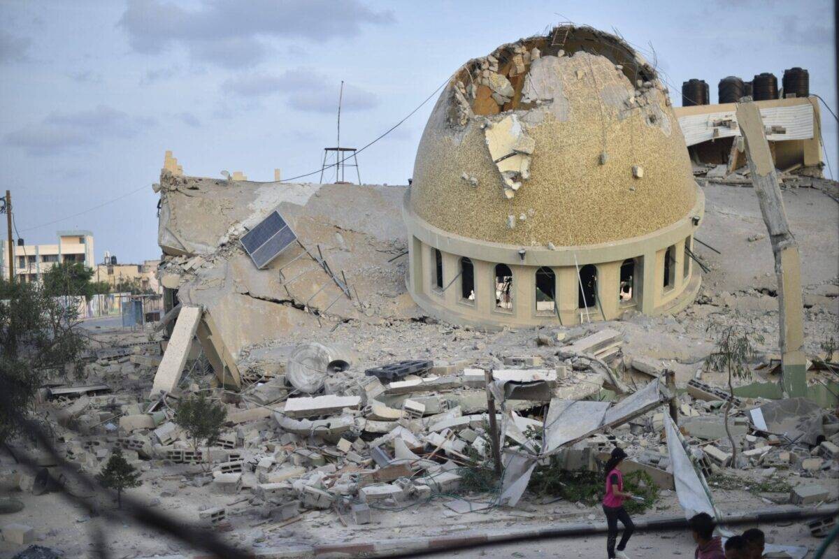 A view of destroyed Al Amin Muhammad Mosque hit by Israeli airstrike, in Khan Yunis, southern Gaza Strip on October 08, 2023 [Abed Zagout/Anadolu Agency]