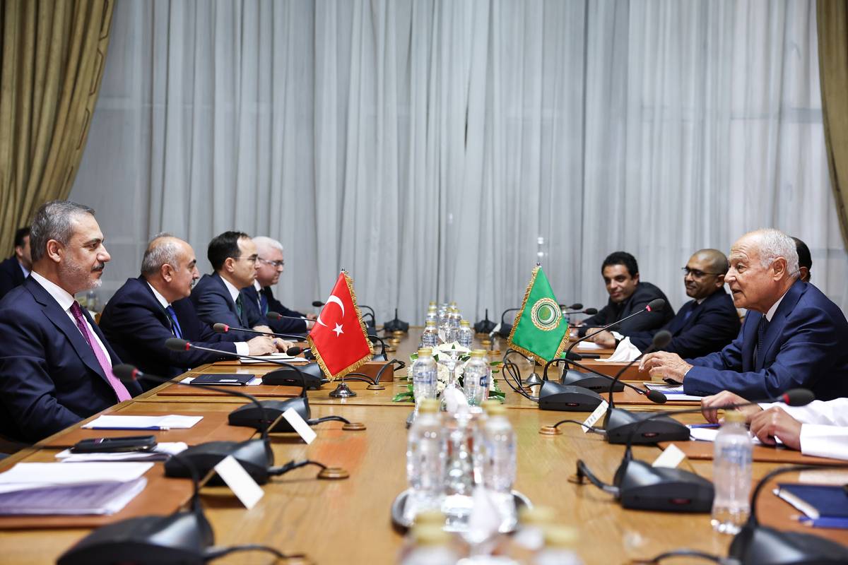 Turkish Foreign Minister Hakan Fidan (L) and Secretary General of the Arab League Ahmed Abu Gheit (R) hold a committee lateral meeting following their bilateral meeting in Cairo, Egypt on October 14, 2023. [Murat Gök - Anadolu Agency]