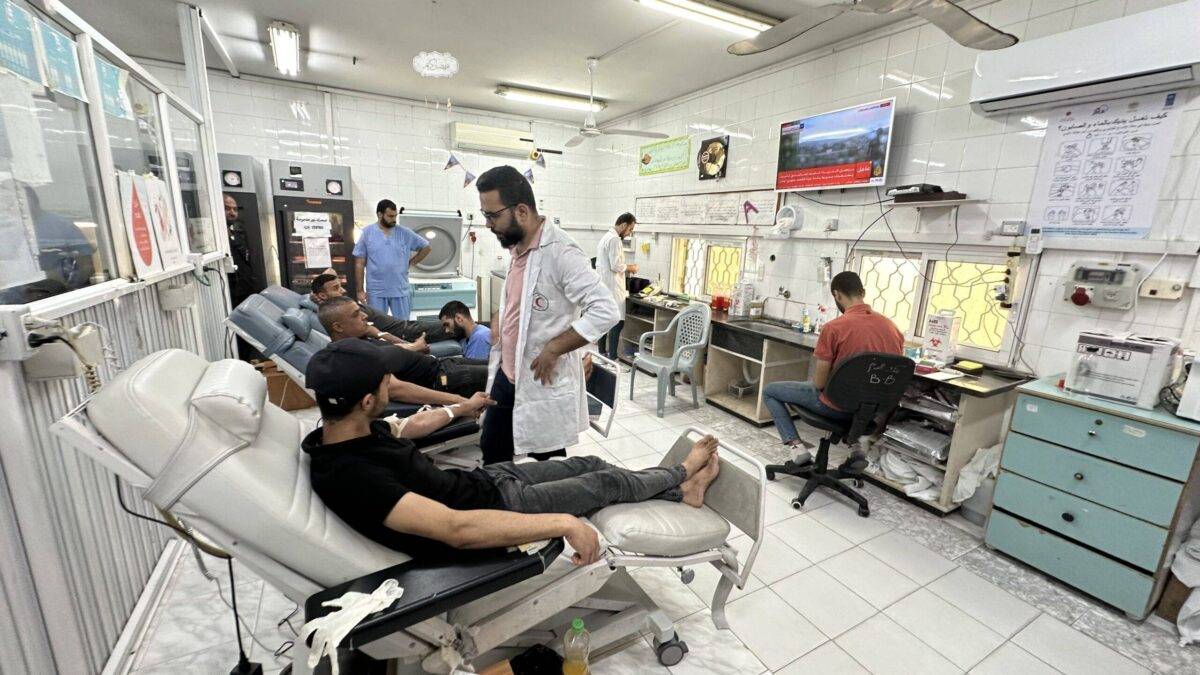 People donate their blood for injured people after the Gaza Minister of Health called for "urgent blood donations" at Aqsa Hospital in Deir Al-Balah, Gaza on October 15, 2023. [Doaa Albaz - Anadolu Agency]