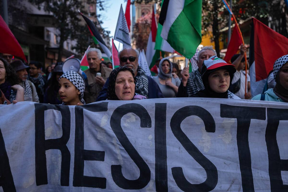 People take part in a pro-Palestine demonstration in Santiago, Chile on October 15, 2023. [Carlos P. Carcamo - Anadolu Agency]