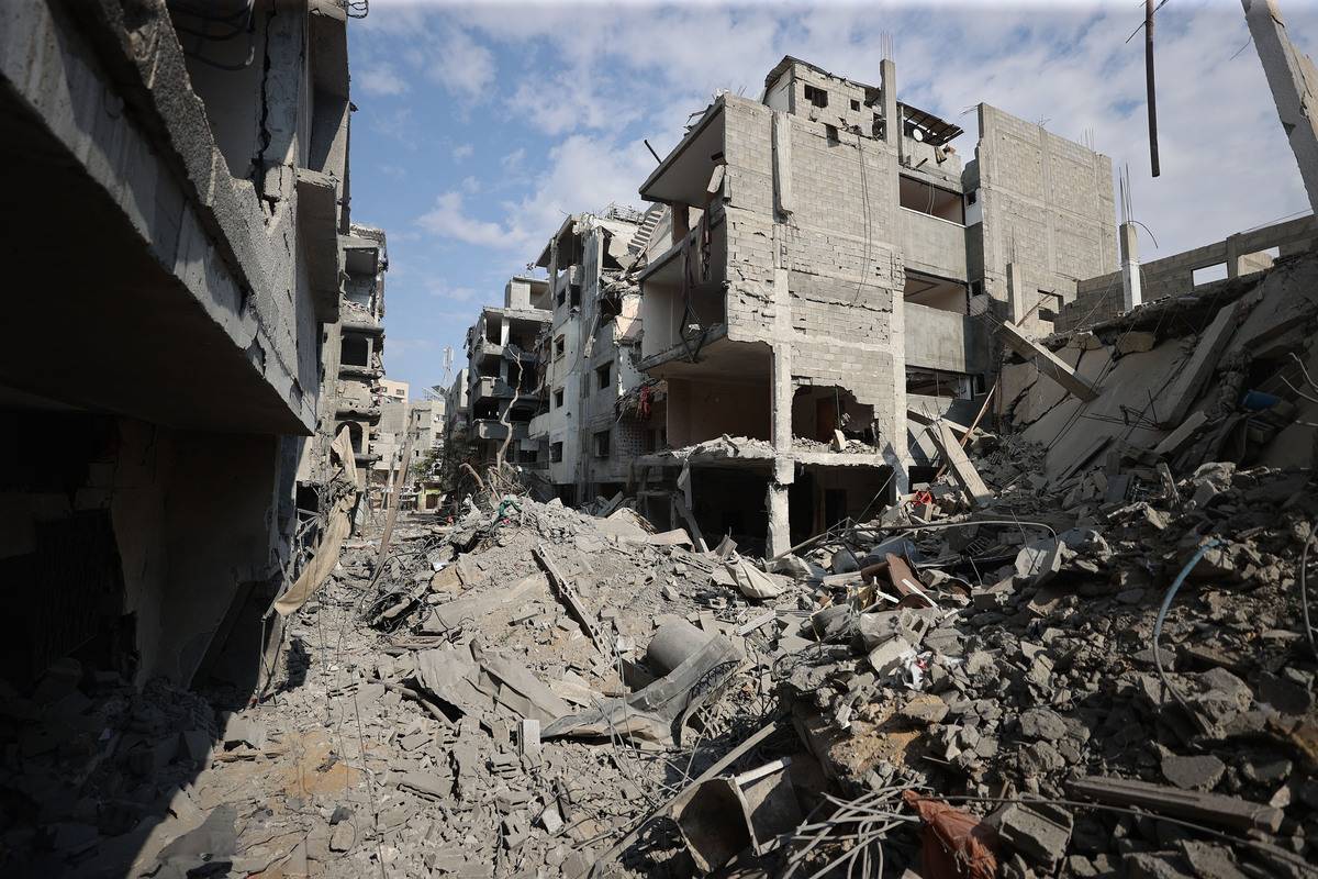 Palestinians look for their belongings among the rubble of their destroyed houses as Israeli attacks continue on the 10th day in Gaza City, Gaza on October 16, 2023 [Mustafa Hassona - Anadolu Agency]