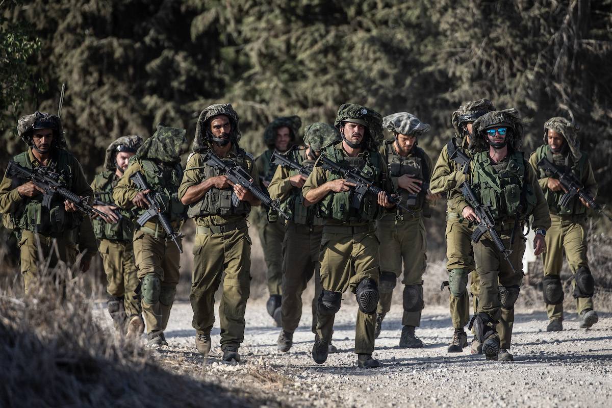 Israeli soldiers patrol near the Gaza border as the clash between Israeli army and Palestinian factions continues in Nir Oz, Israel on October 19, 2023. [Mostafa Alkharouf - Anadolu Agency]