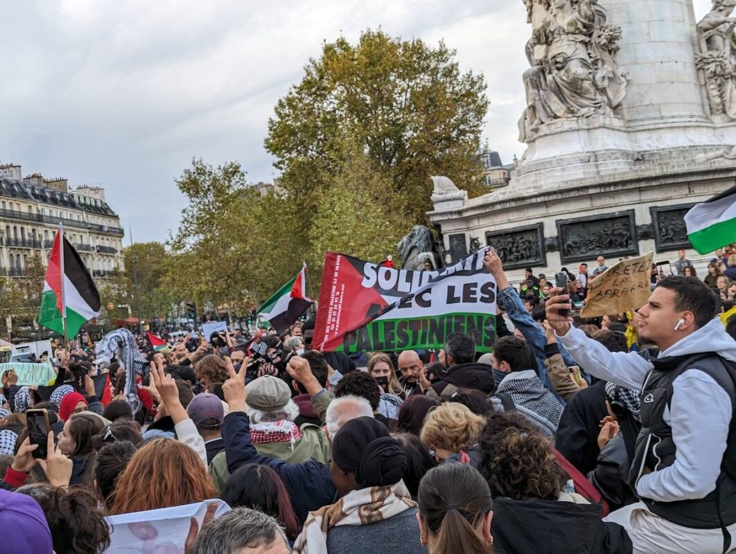 Protesters participate in a demonstration to show their solidarity with Palestinian people in Paris, France, on October 19, 2023. [Luc Auffret - Anadolu Agency]