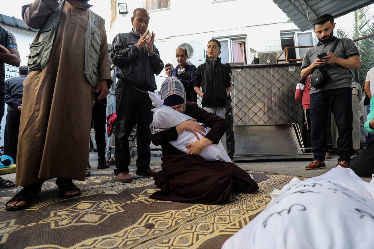 A Palestinian mother hugs the dead body of her child at En-Neccar hospital after the Israeli airstrikes which continues on its 15th day in Rafah, Gaza on October 21, 2023. [Abed Rahim Khatib - Anadolu Agency]