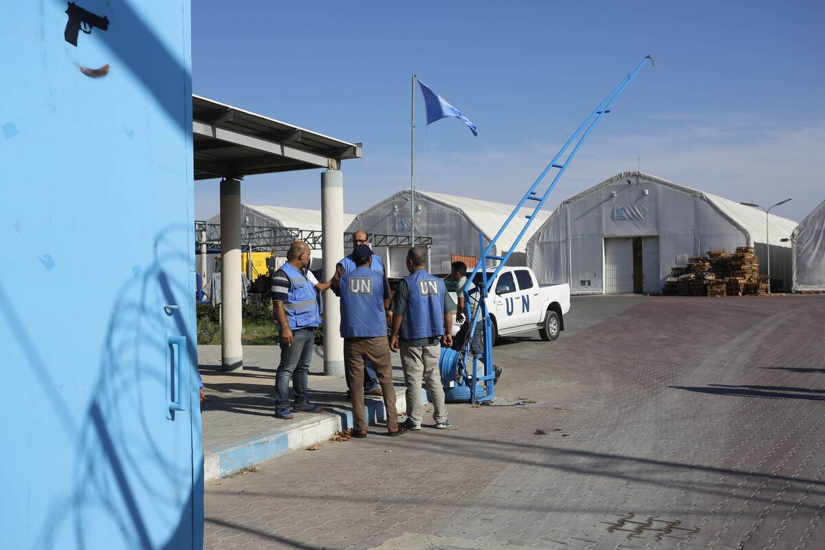 Trucks carrying humanitarian aid for Palestinians that entered Gaza through Rafah border crossing on the Egyptian border arrive at the UNRWA warehouse, in Deir al Balah, Gaza on October 21, 2023. [Ashraf Amra - Anadolu Agency]