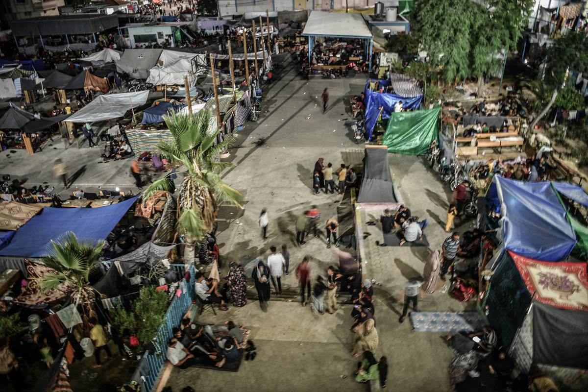 A view of a United Nations Agency for Palestine Refugees (UNRWA) school sheltering displaced Palestinians in Khan Yunis, Gaza on October 22, 2023 [Abed Zagout/Anadolu Agency]