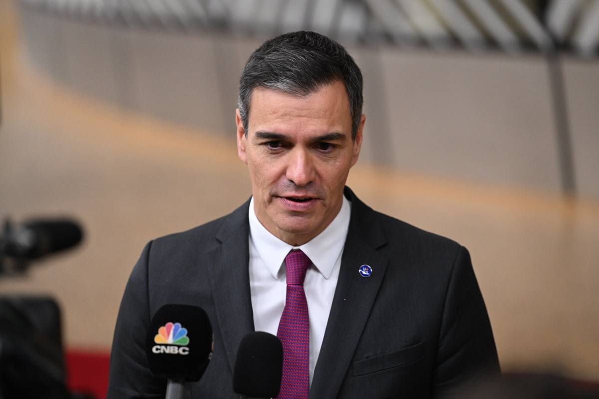 Spanish Prime Minister Pedro Sanchez Perez-Castejon speaks to press ahead of the EU leaders meeting in Brussels, Belgium on October 26, 2023. [Dursun Aydemir - Anadolu Agency]