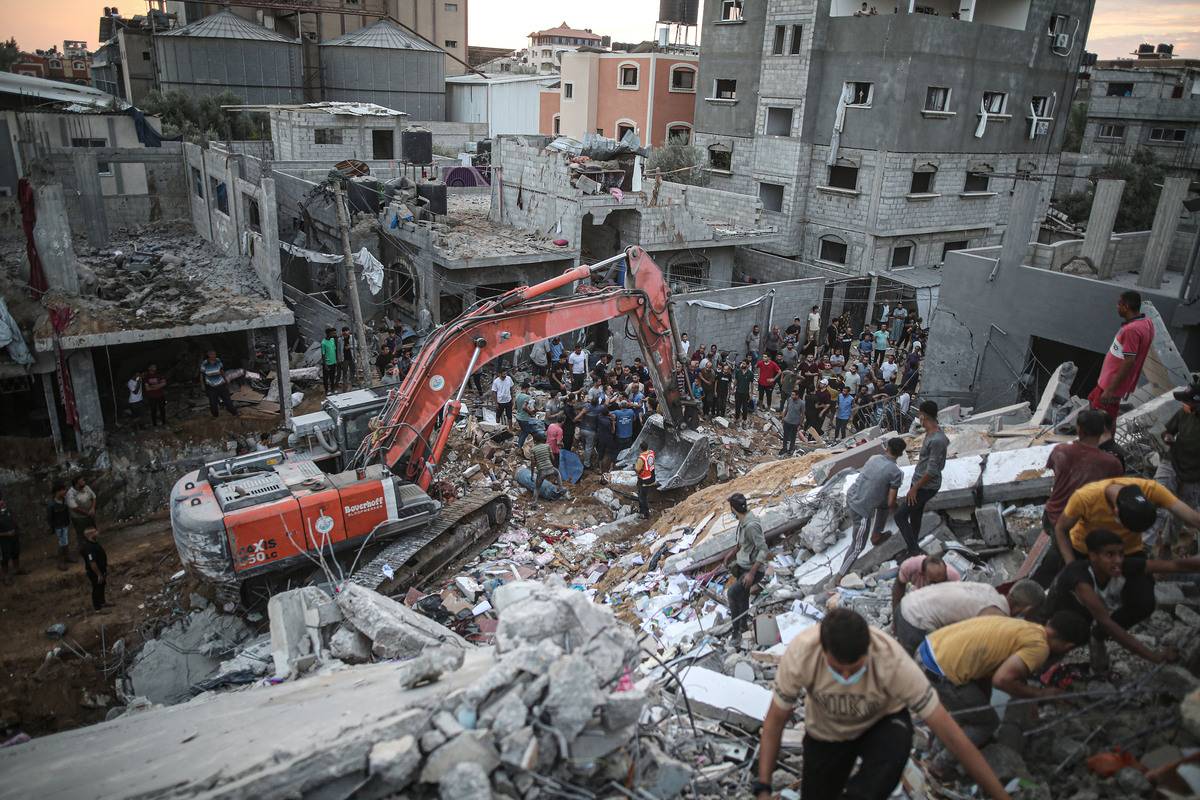 Teams conduct a search and rescue operation under the debris of destroyed building following the Israeli attacks on the Nuseirat Camp in Deir al Balah, Gaza on October 31, 2023. [Mustafa Hassona - Anadolu Agency]