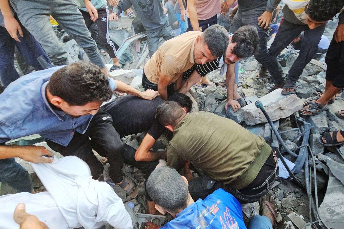 A view from the area after Israeli airstrikes on Jabalia refugee camp in northern Gaza, on October 31, 2023. [Stringer - Anadolu Agency]