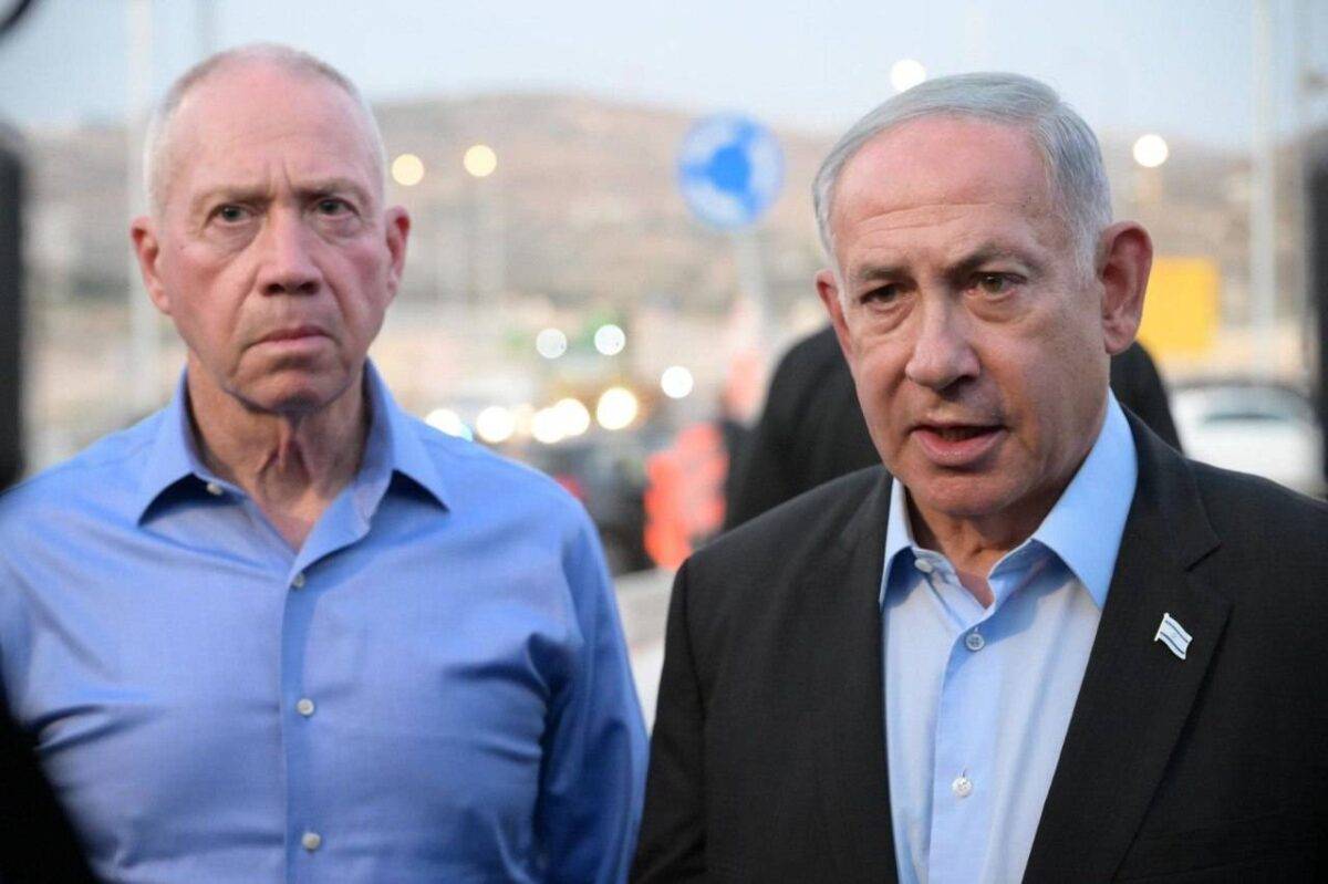 Israeli Prime Minister Benjamin Netanyahu (R) and Israeli Defense Minister Yoav Gallant (L) in Hebron, West Bank on August 21, 2023 [Amos Ben-Gershom (GPO)/Handout/Anadolu Agency via Getty Images]