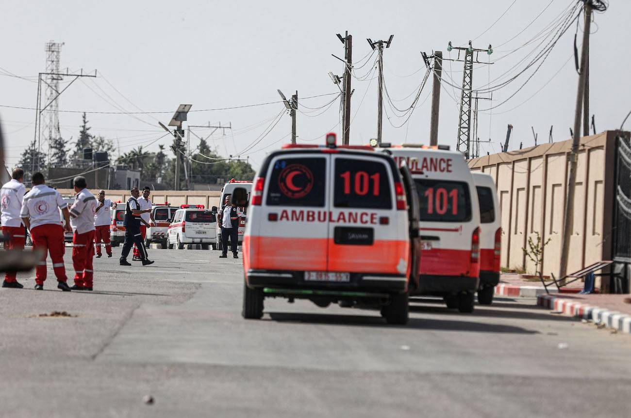 Ambulances from Egypt wait to pass through Rafah border crossing to transport seriously wounded Palestinians after Israeli attacks in Rafah, Gaza on November 01, 2023. [Mustafa Hassona - Anadolu Agency]