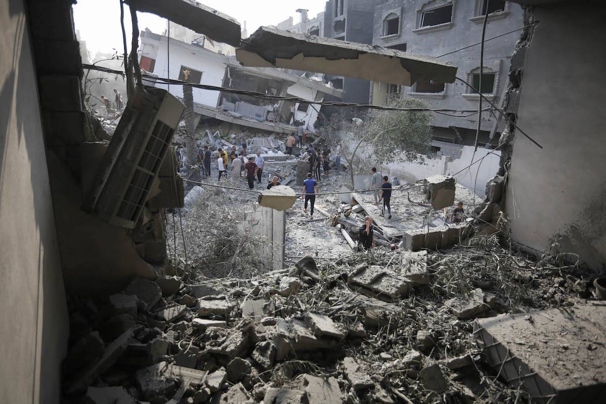 Palestinians conduct a search and rescue operation after the attack of the Israeli army at Maghazi refugee camp in Gaza City, Gaza on November 02, 2023. [Ashraf Amra - Anadolu Agency]