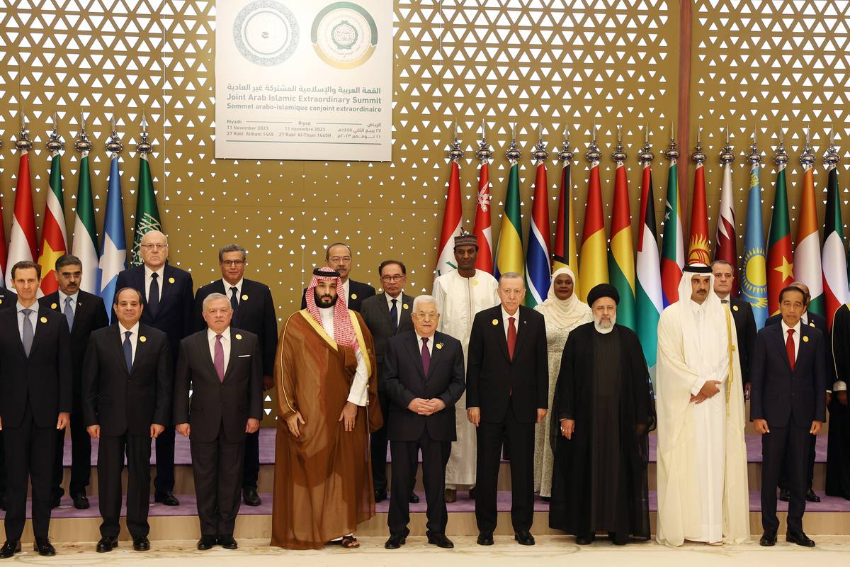 Leaders pose for a family photo for a family photo during the Extraordinary Joint Summit of the Organization of Islamic Cooperation and the Arab League at King Abdulaziz International Conference Center in Riyadh, Saudi Arabia on November 11, 2023. [Mustafa Kamacı - Anadolu Agency]