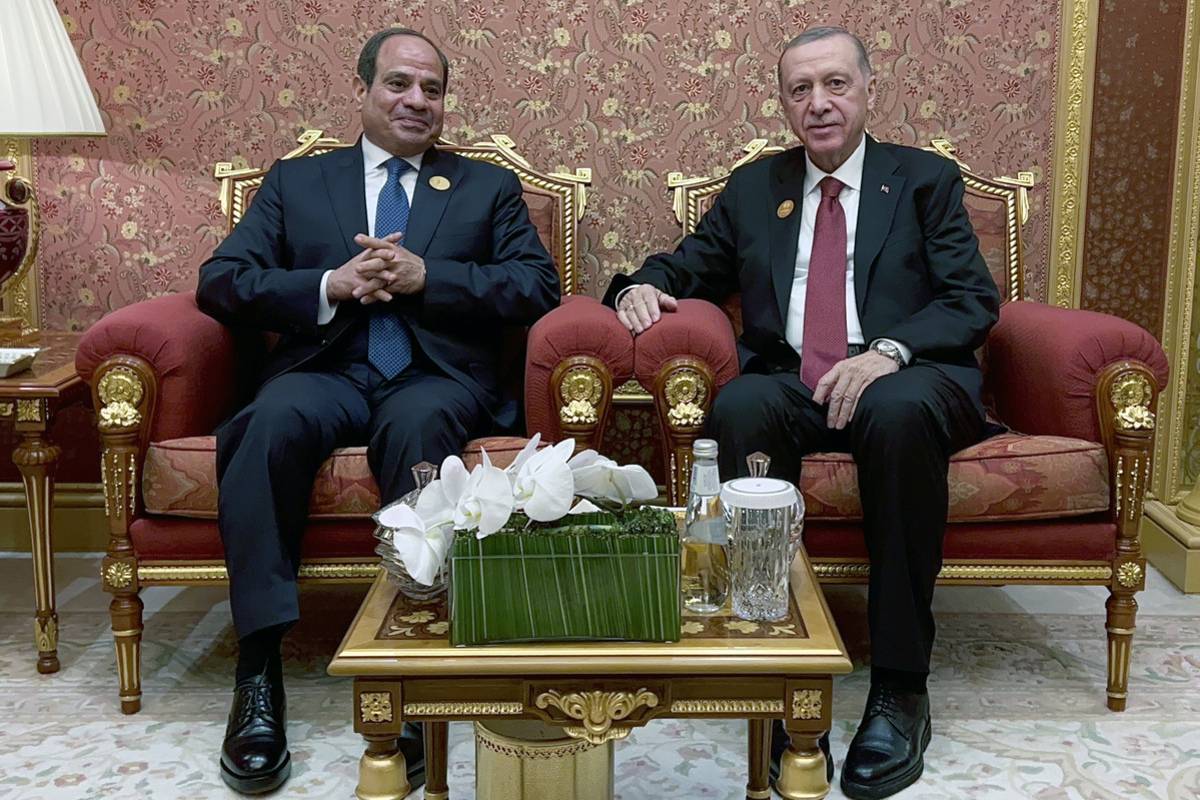 Turkish President Recep Tayyip Erdogan meets Egyptian President Abdel Fattah al-Sisi in Riyadh, Saudi Arabia on November 11, 2023. [Mustafa Kamacı - Anadolu Agency]