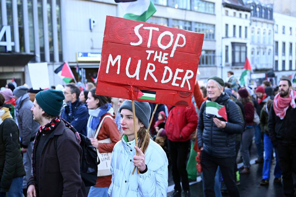People march to stage a demonstration in support of Palestinians against Israel's bombardments, in Brussels, Belgium on November 11, 2023 [Dursun Aydemir/Anadolu Agency]