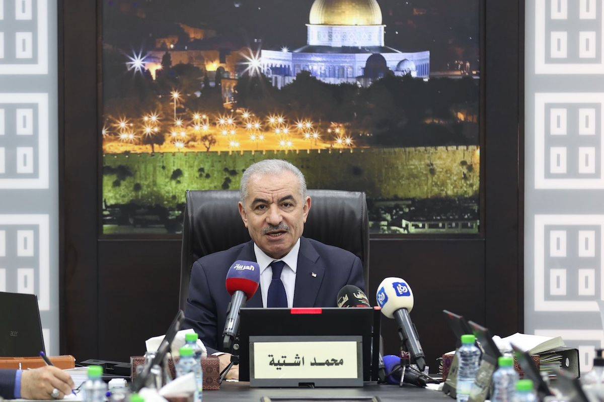 Palestinian Prime Minister Mohammad Shtayyeh leads the weekly cabinet meeting in Ramallah, West Bank on November 13, 2023. [Palestinian Presidency / Handout - Anadolu Agency]