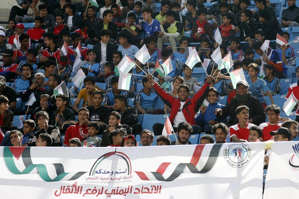 People wave Palestinian flags during the event held by hundreds of people, as paintings, depicting the resistance of the Palestinians, made in solidarity for them, are displayed in Sanaa, which is under the control of Iran-backed Houthis in Yemen on November 13, 2023. [Mohammed Hamoud - Anadolu Agency]