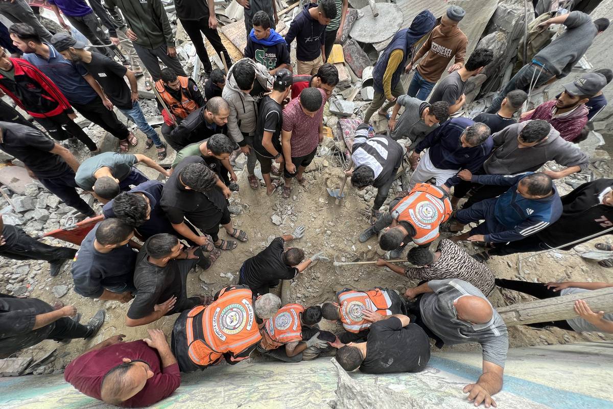 Civil defense teams and civilians conduct a search and rescue operation under the rubble of demolished buildings following Israeli attacks hit Jabalia refugee camp in Gaza City, Gaza on November 15, 2023 [Fadi Alwhidi - Anadolu Agency]