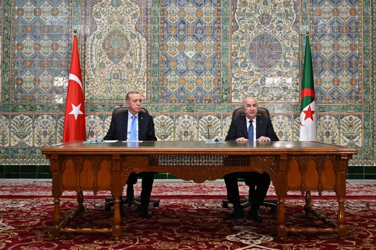 Turkish President Recep Tayyip Erdogan (L) and Algerian President Abdelmadjid Tebboune (R) sign an agreement after an official meeting in Algiers, Algeria on November 21, 2023 [İsa Terli - Anadolu Agency]