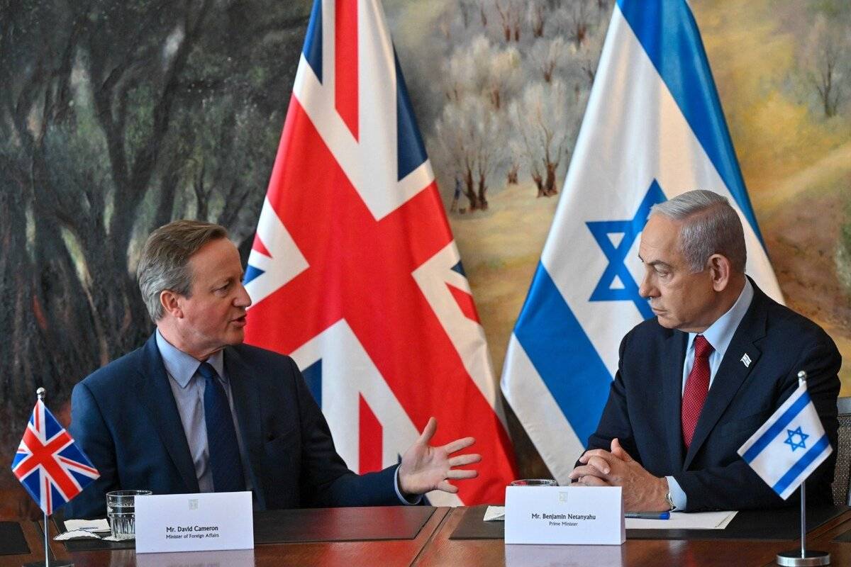 Israeli Prime Minister Benjamin Netanyahu (R) hosts UK Secretary of State for Foreign Affairs David Cameron (L) in Jerusalem on November 23, 2023. [Israeli Government (GPO) - Anadolu Agency]