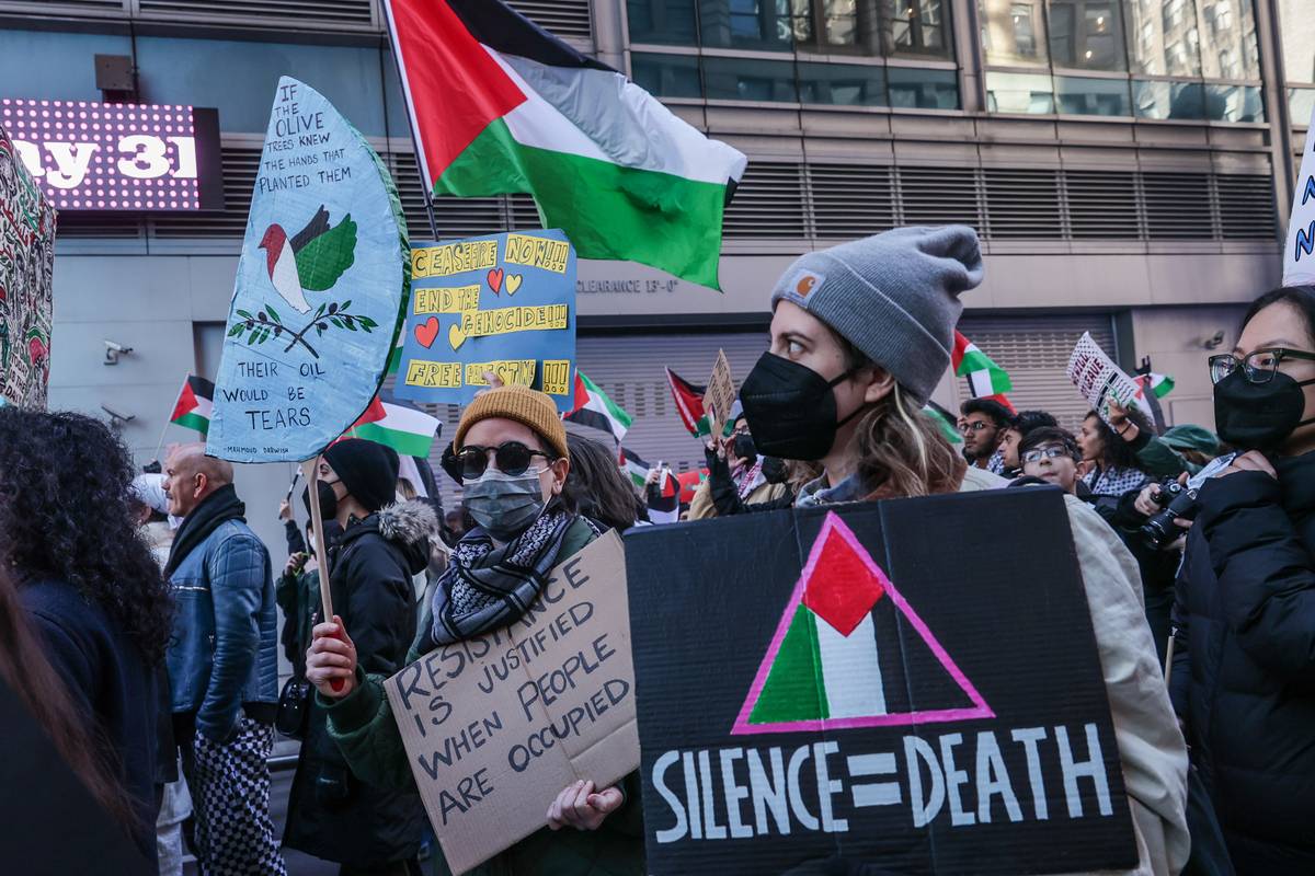 A pro-Palestinian Americans gather at the Madison Square and flood the streets of New York City in support of Palestine on Thanksgiving Day, November 23, 2023 [Selçuk Acar/Anadolu Agency]