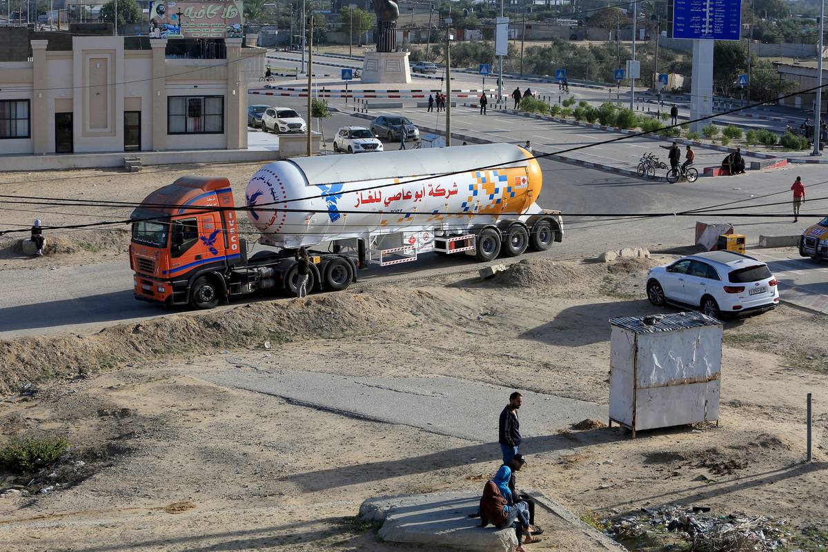Trucks carrying fuel and food aid crossing into Gaza Strip through Rafah border crossing with Egypt on November 24, 2023, in Rafah, Gaza [Abed Rahim Khatib - Anadolu Agency]