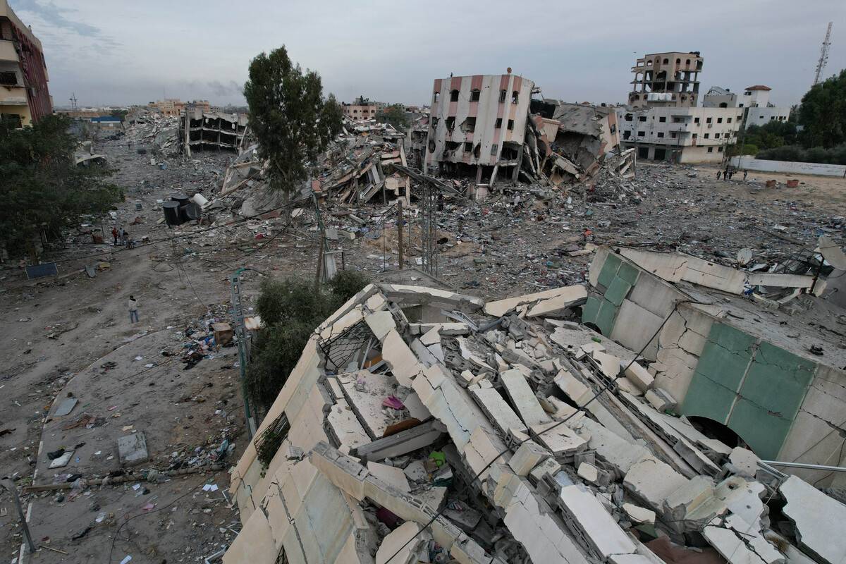 An aerial view of heavily damaged, collapsed buildings caused by Israeli attacks during the 4-day humanitarian pause at Al-Zahra region in Gaza City, Gaza on November 25, 2023. [Ashraf Amra - Anadolu Agency]